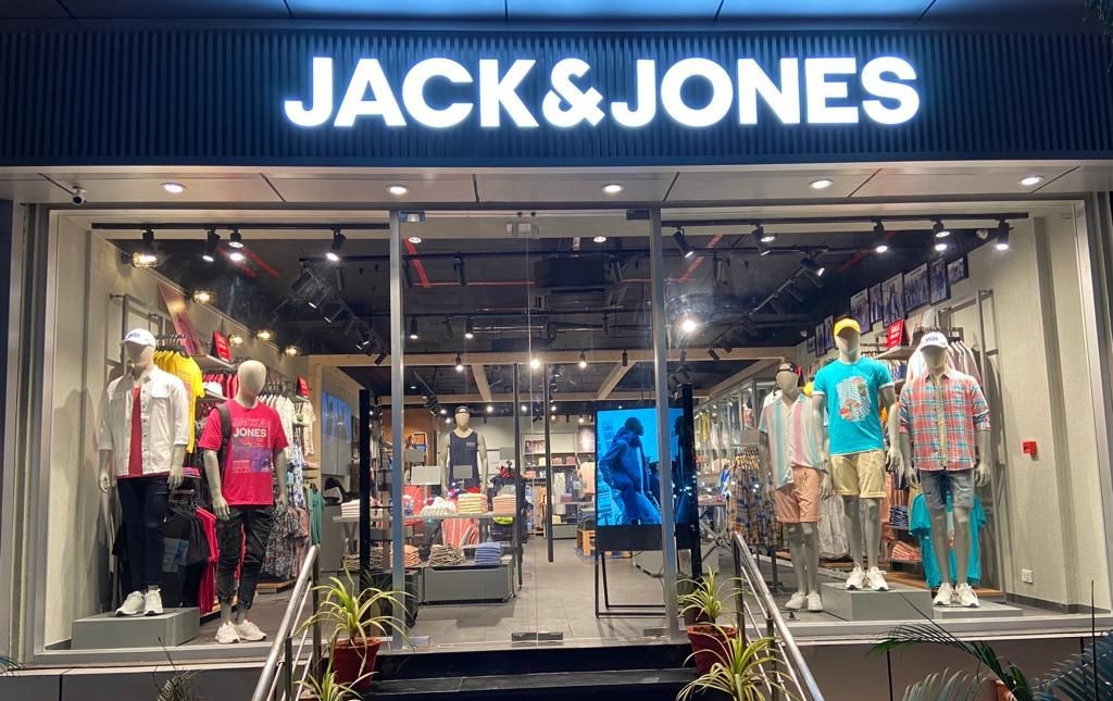 Building Exterior with Elegant ACP Cladding